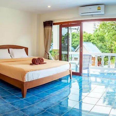 Hugs Guesthouse & Hostel
